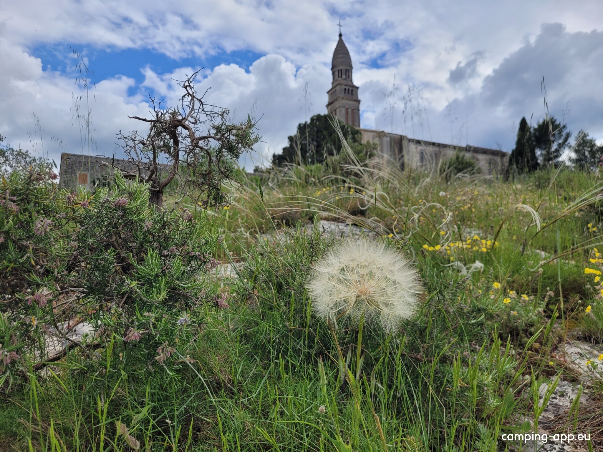 Vallée Heureuse, Gelos, Frankreich — Campingplats in Orgon