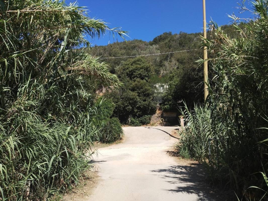 Aera DI SOSTA PER CAMPER CAVO — Stellplatz in Cavo, Rio Marina LI