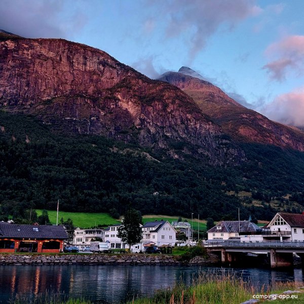 Olden Fjordcamping