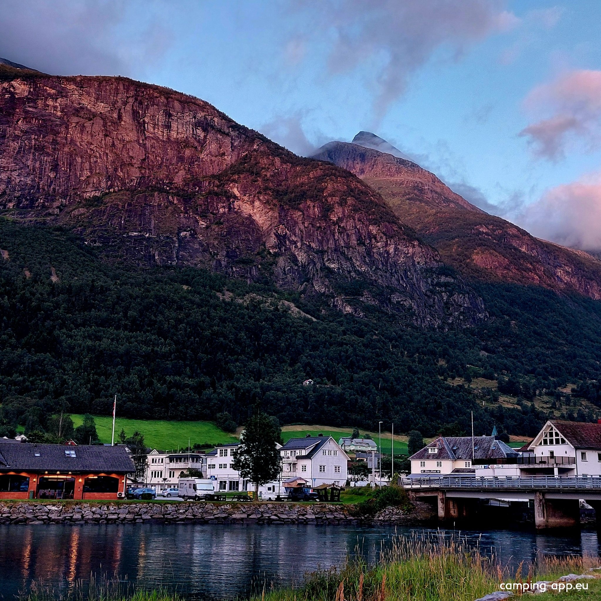 Olden Fjordcamping — Area di sosta in Olden