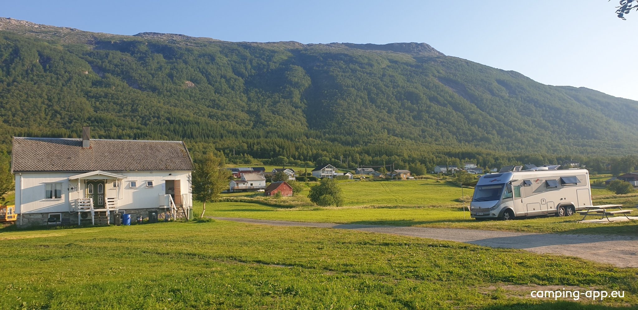 Naustholmen Camping — Area da campeggio in Saltstraumen