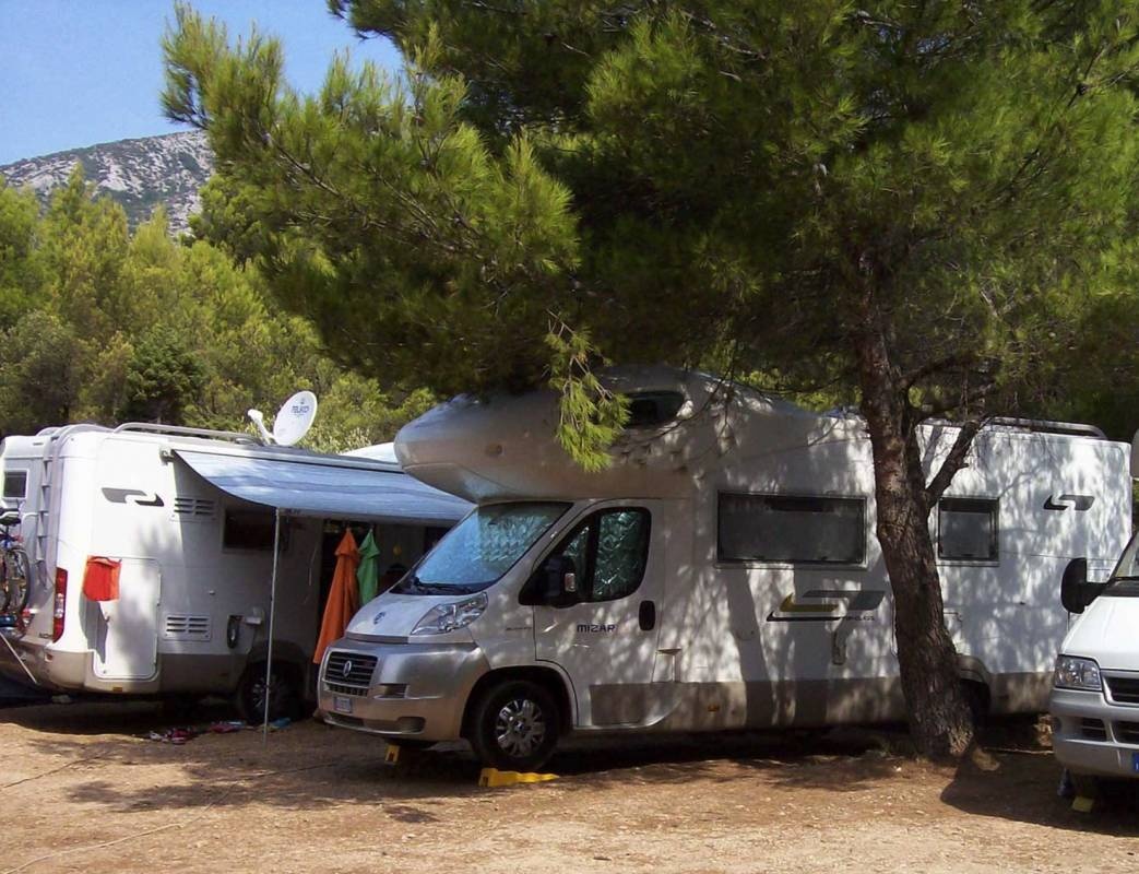 Camp Mario N1 — Campingplatz in Bol