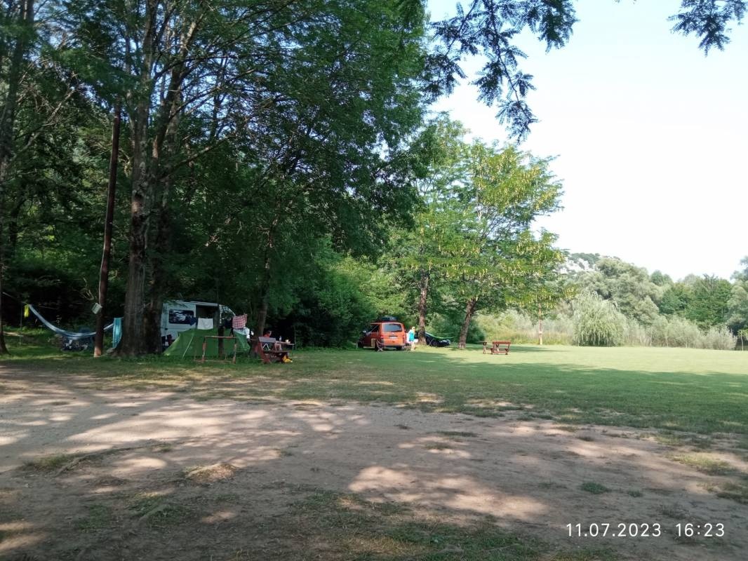 Auto Camp Rijeka Crnojevića — Kamp yeri in Rijeka Crnojevića