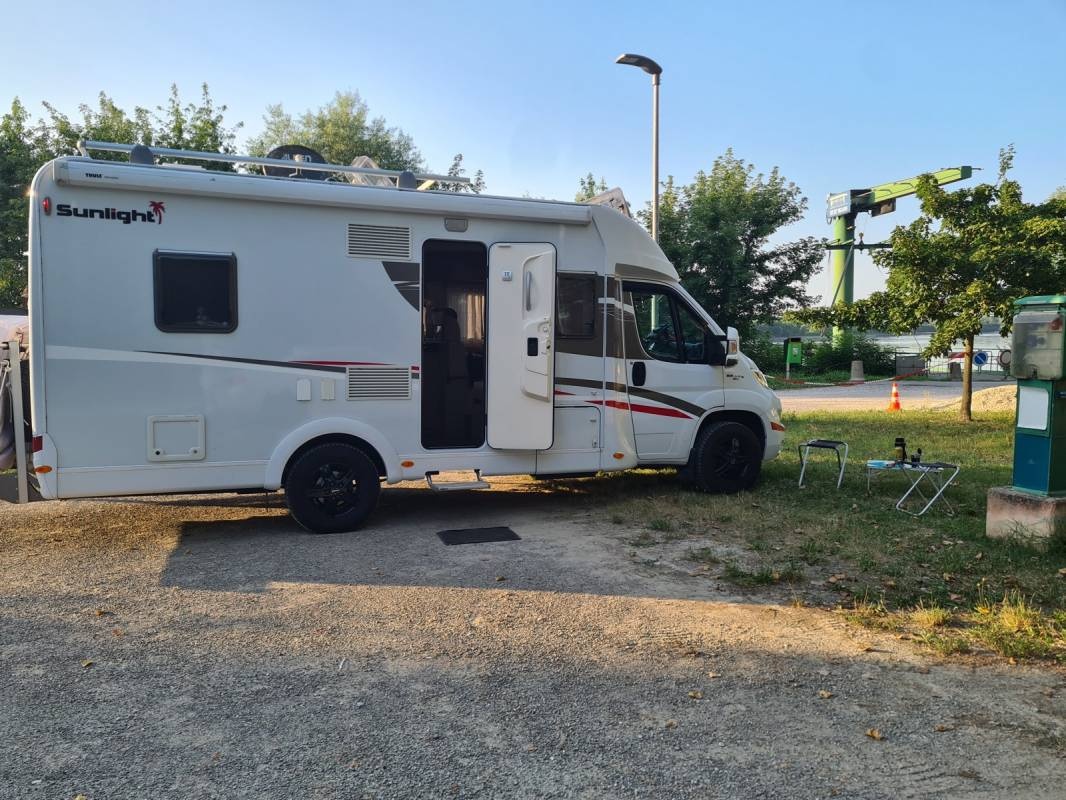 Wohnmobilstellplatz Pieve di Coriano — Area Autocaravanas in Pieve di Coriano MN