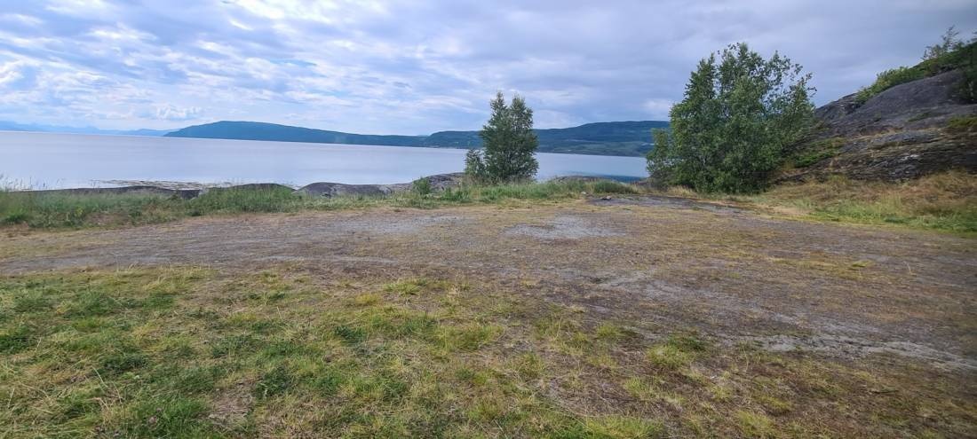 Rastplatz am Fjord — Campervan Site in Einvik