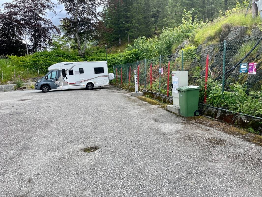 Florø bobilparkering - stadion — Camperplads in Florø