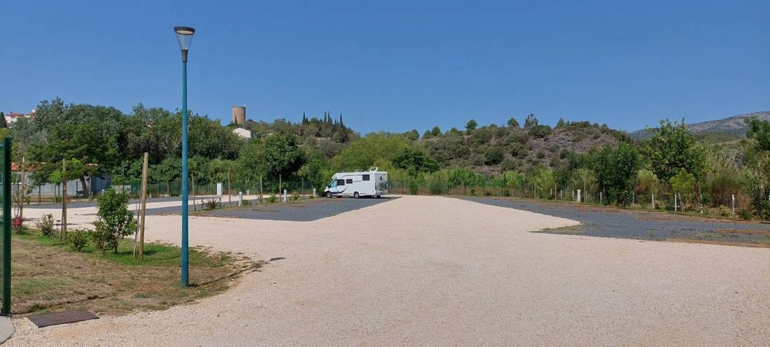 Camping-Car Park Cases-de-Pène — Місце для кемперів in Cases-de-Pêne