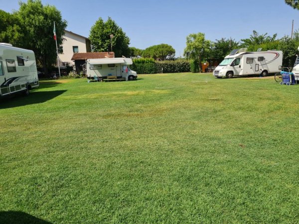 Parking Area Camper Il Pellegrino — Foto 4