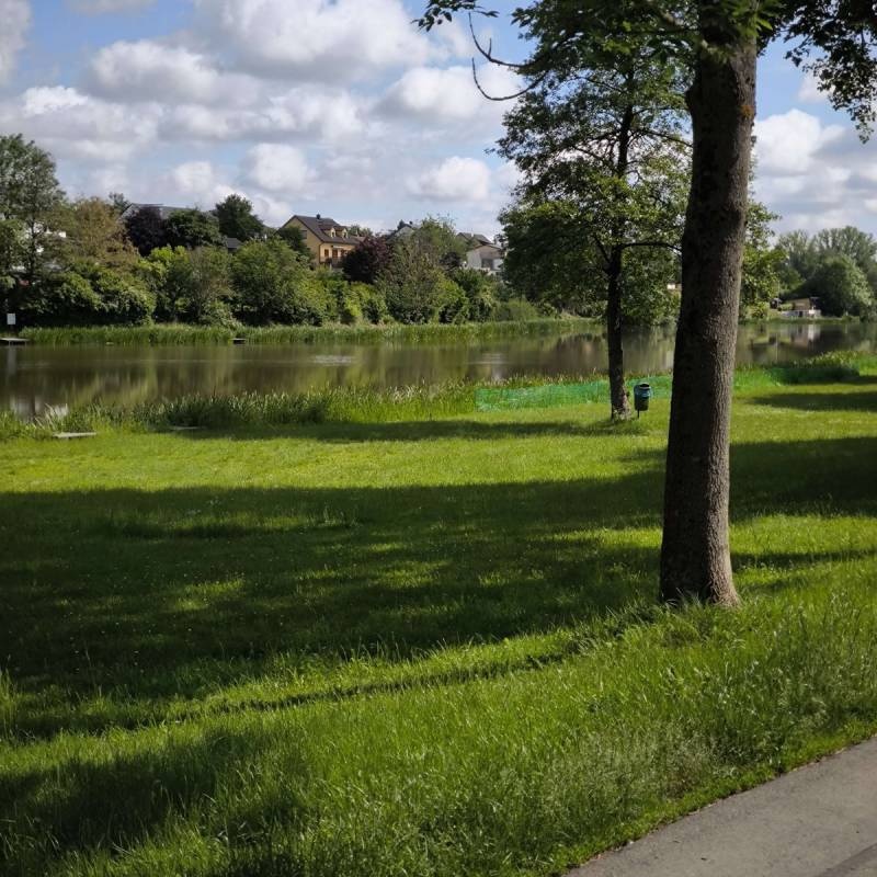 Stellplatz am Stausee — 露营车营地 in Döhlau