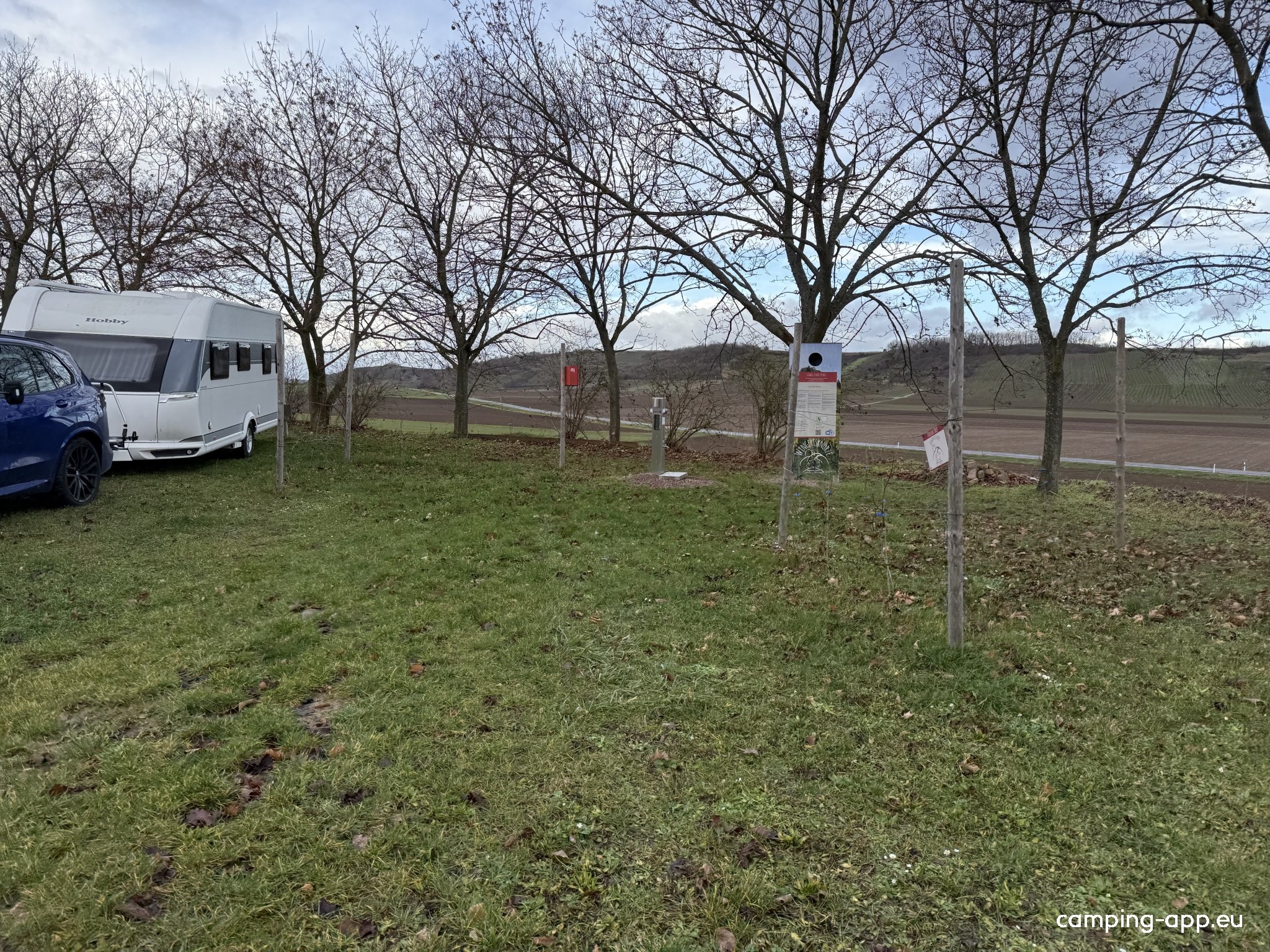Wohnmobilstellplatz Wingertsknorze Wonsheim — Privatgrundstück in 