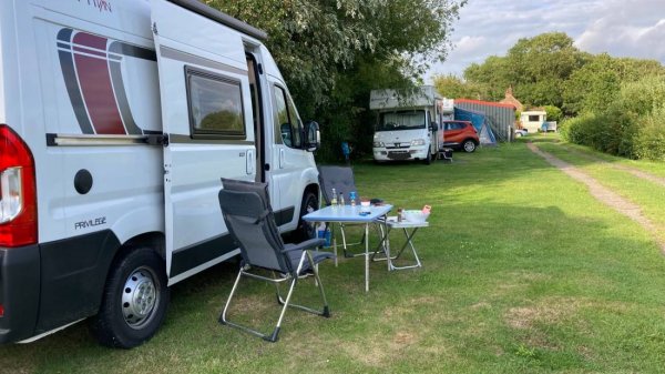 Causeway Cottage & Caravan Park