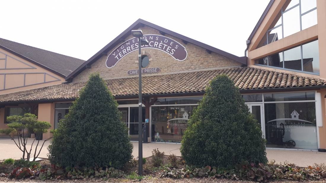 Aire de camping-Car des Vignerons des Terres Secrètes — Camperplaats in Prissé