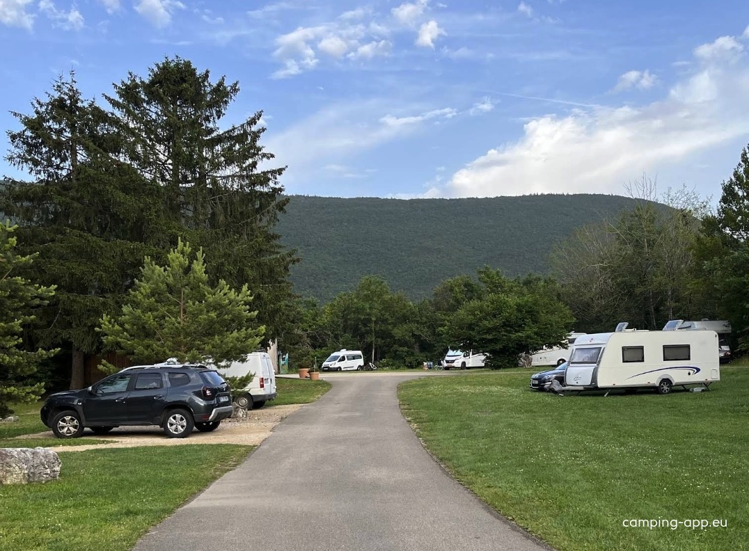 Domaine Les Géorennes — Місце для кемпінгу in Champfromier