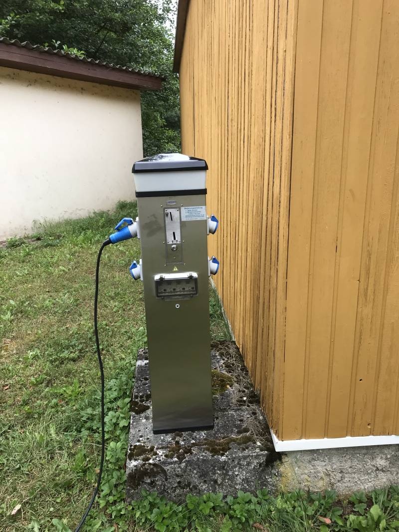 Kleiner Stellplatz am Freibad Wolfsberg — 露营车营地 in Sangerhausen