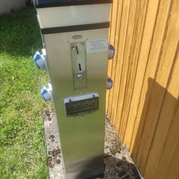 Kleiner Stellplatz am Freibad Wolfsberg — Foto 2