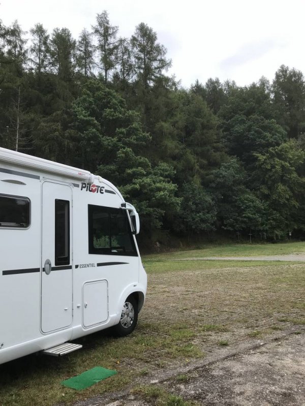 Kleiner Stellplatz am Freibad Wolfsberg — Photo 2