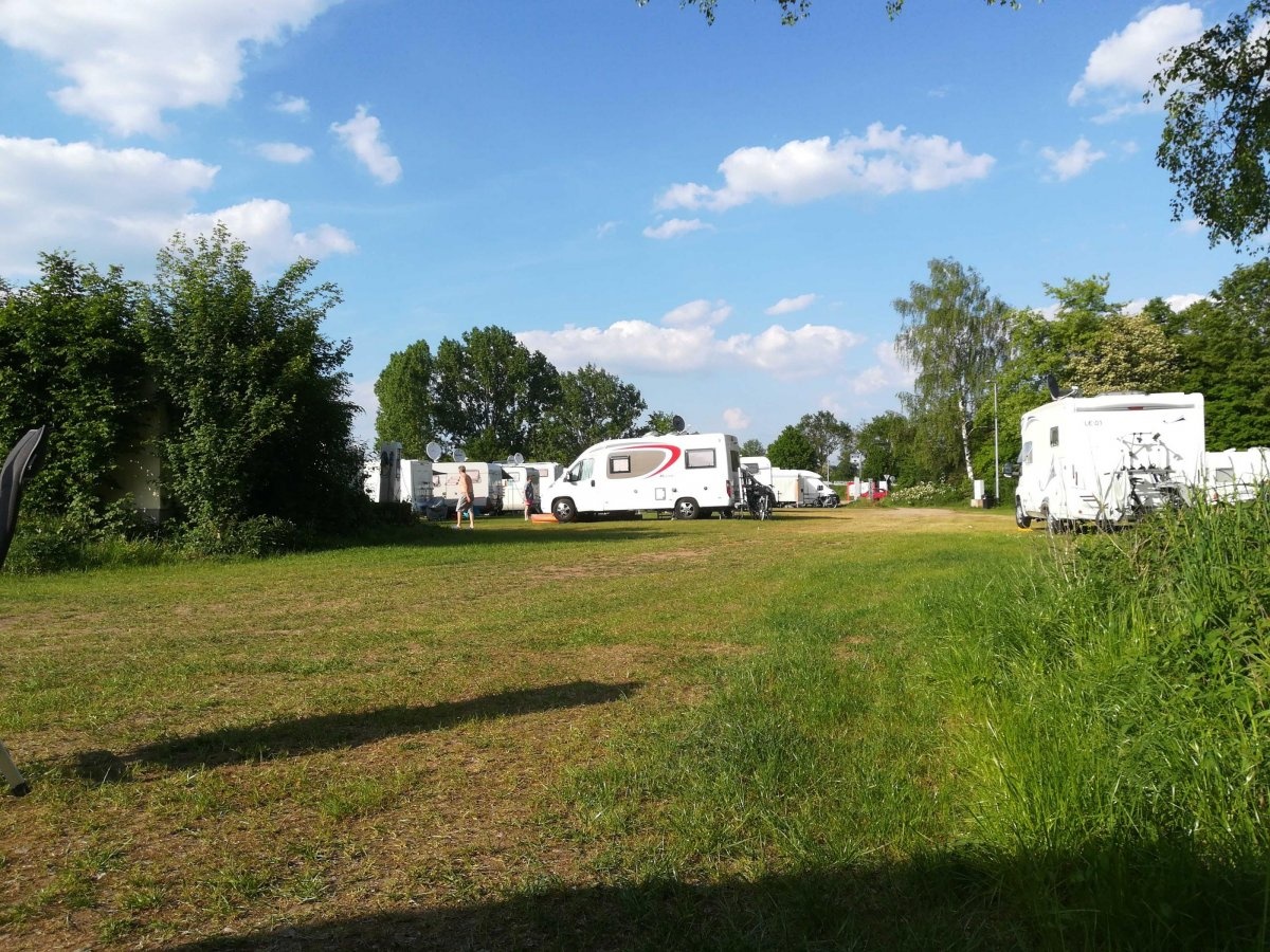 Stellplatz am Natur- und Freizeitpark Fuldaaue Bebra — Area di sosta in Bebra