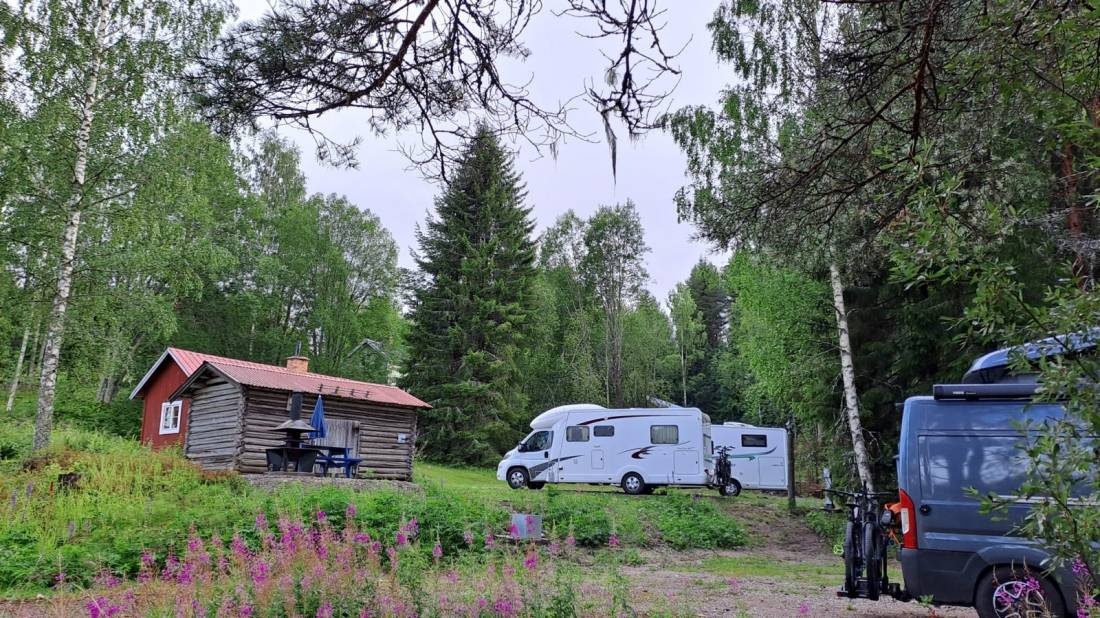 Skålsjögården Timber Lodge — Area di sosta in Viksjöfors