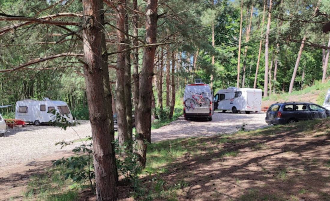 Camper Park nad Jeziorem Dębno — Kemping in Robotno