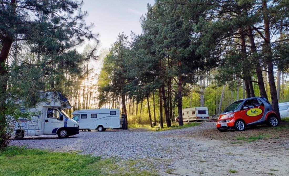 Camper Park nad Jeziorem Dębno — Camping Site in Robotno