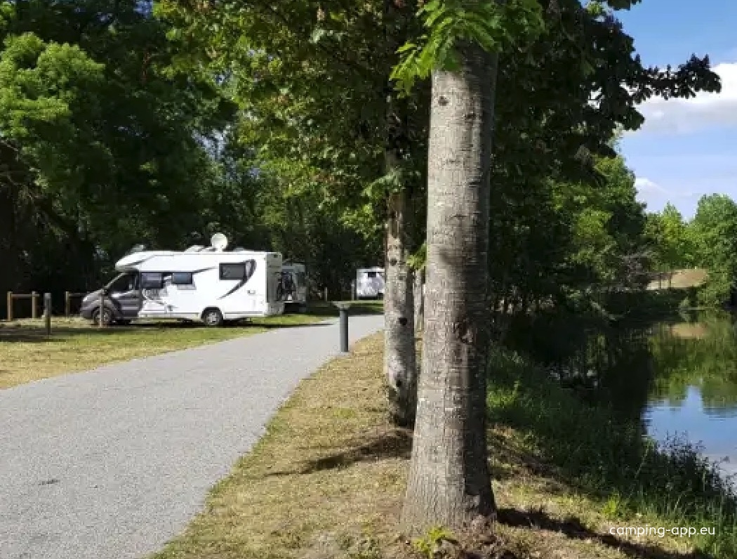 Stellplatz Rouans (Loire Atlantique) — Campervan Site in Rouans