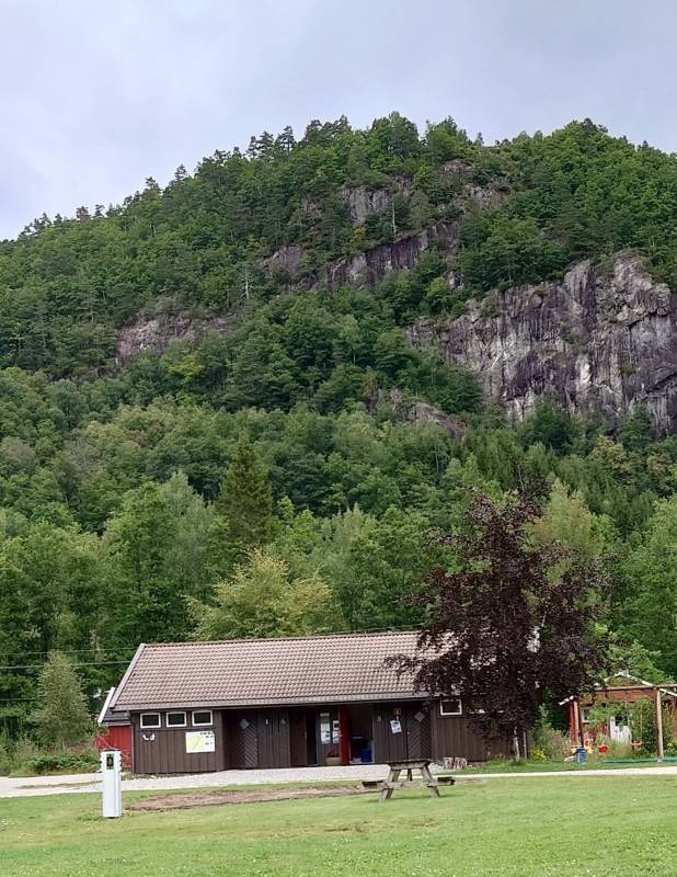 Kvåsfossen Camping — Campingplatz in Kvås