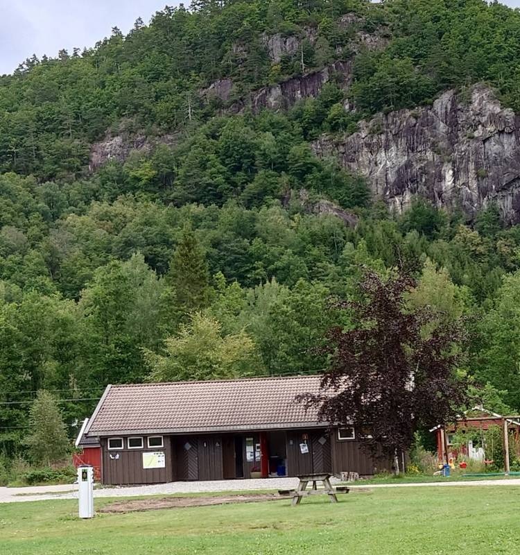 Kvåsfossen Camping — Kamp yeri in Kvås