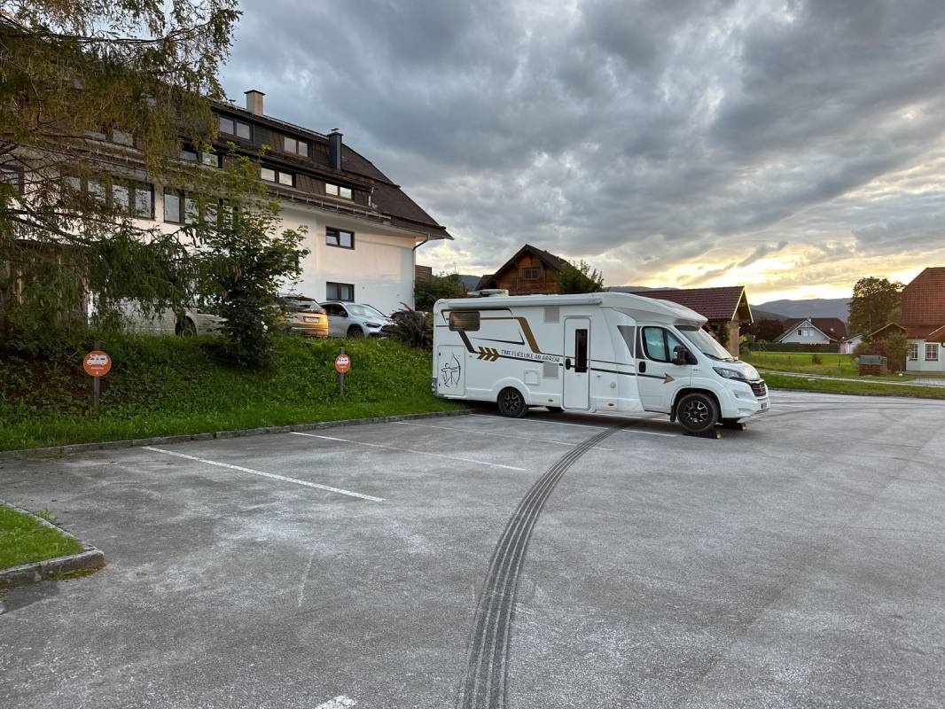 Parkplatz Bad Mitterndorf — Ställplats in Bad Mitterndorf