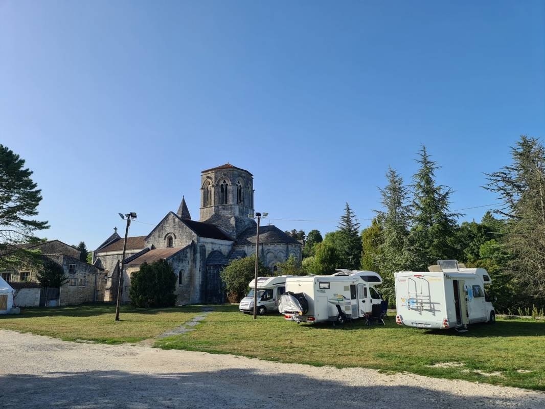 Stellplatz Mouthiers-sur-Boëme — Campervan Site in Mouthiers-sur-Boëme