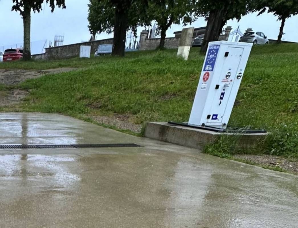 Stellplatz Saint-Léonard-de-Noblat — Місце для кемперів in Saint-Léonard-de-Noblat