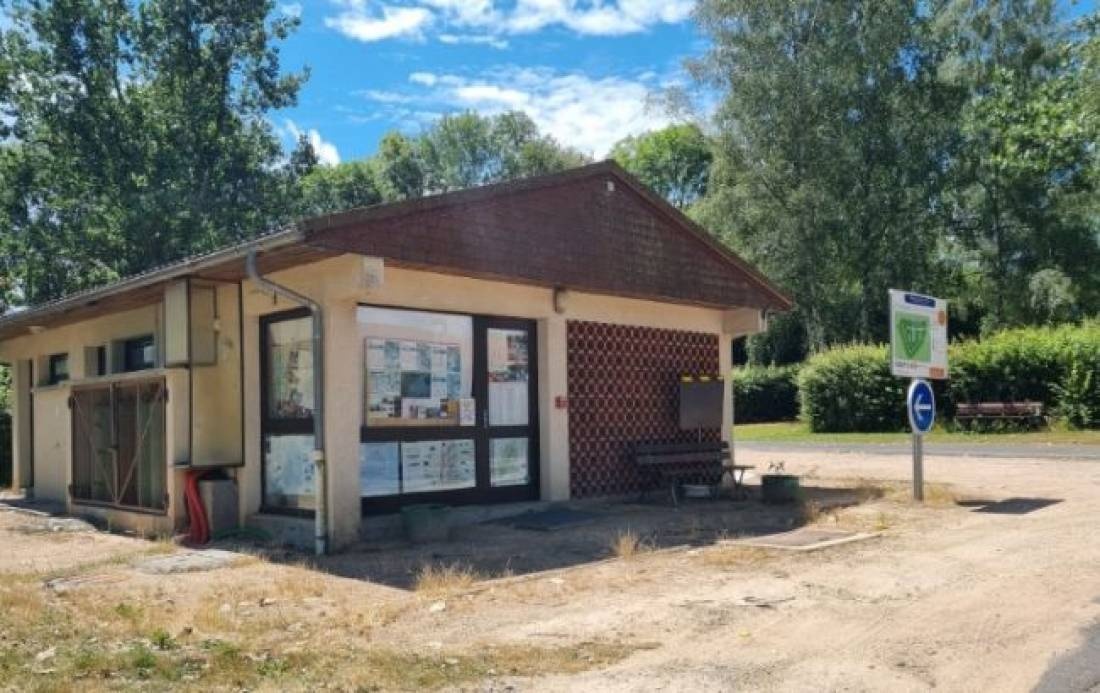 Aire Camping-Car Park Bromonte-Lamonthe — Area Autocaravanas in Bromont-Lamothe