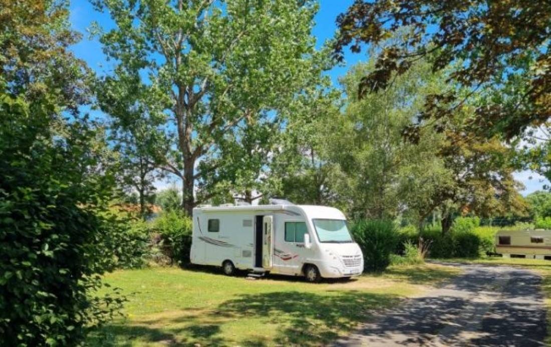 Aire Camping-Car Park Bromonte-Lamonthe — Bobilplass in Bromont-Lamothe