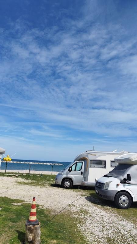 Sosta camper da Sergiulin — Sp. parking dla kamperów in Fano