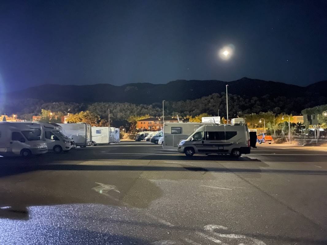 Stellplatz La  Jonquera — Camperplaats in La Jonquera