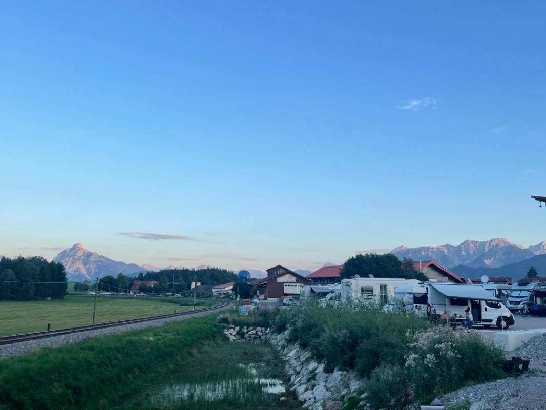 Wohnmobilstellplatz Am Schönebach — Sítio para autocaravanas in Eisenberg