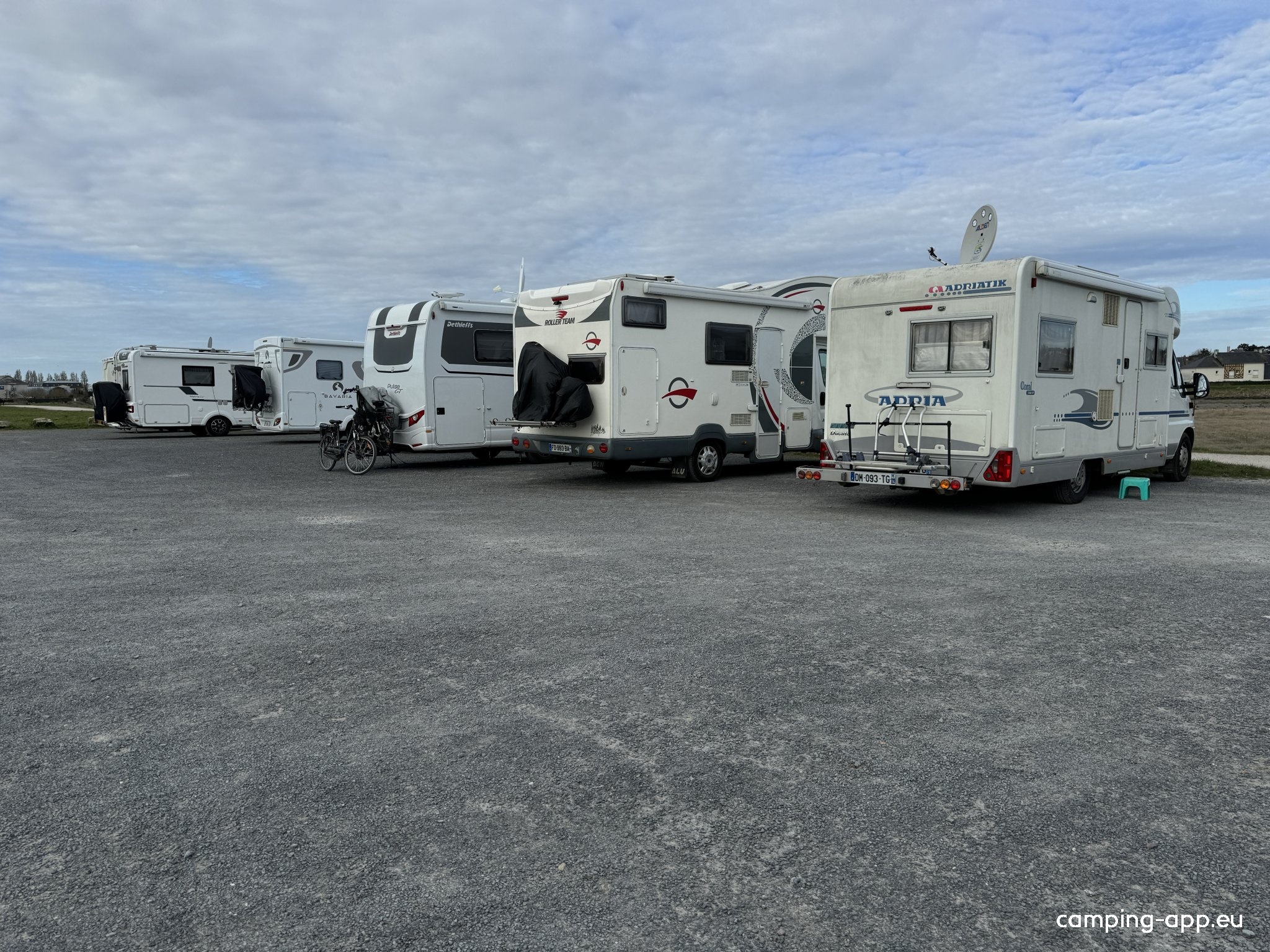 Stellplatz Dives-sur-Mer — Karavan Sitesi in Dives-sur-Mer