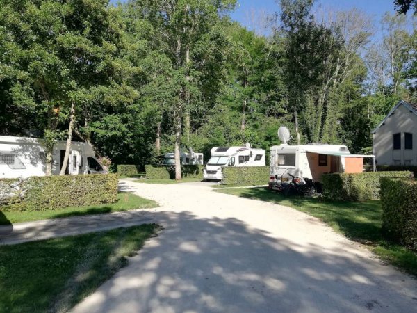 Camping Car Park Chablis