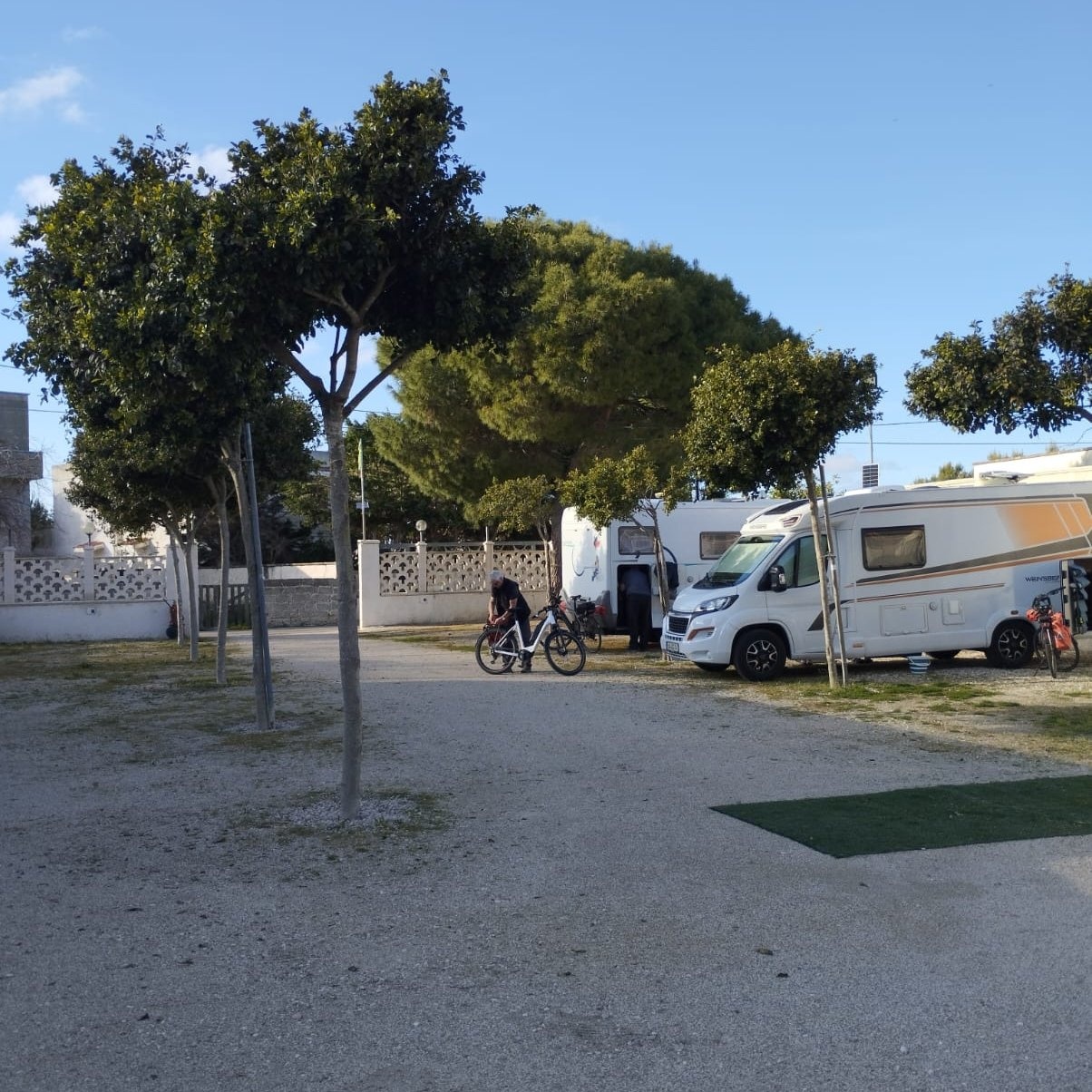 Area Camper Attrezzata La Zolfara — Sítio para autocaravanas in Roca Vecchia