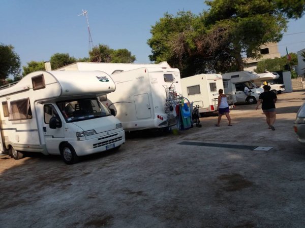 Area Camper Attrezzata La Zolfara — Foto 4