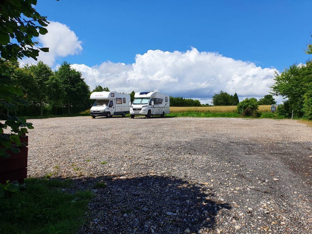 Stellplatz Mesnières-en-Bray — Sp. parking dla kamperów in Mesnières-en-Bray