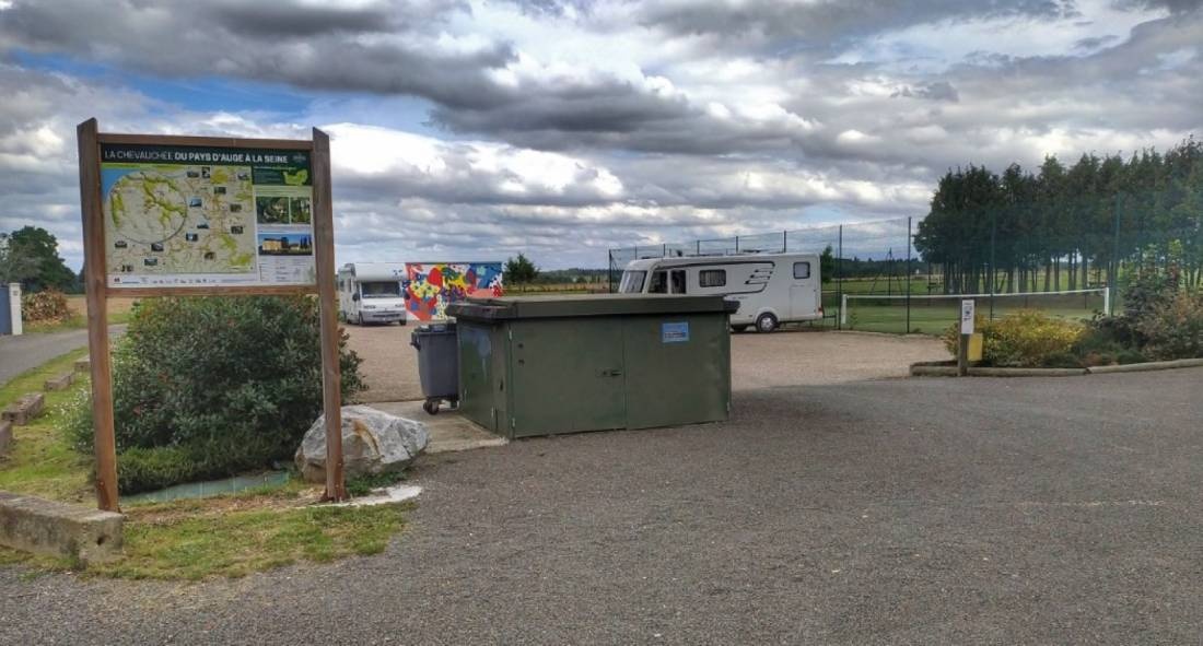 Stellplatz Harcourt — Camperplaats in Harcourt