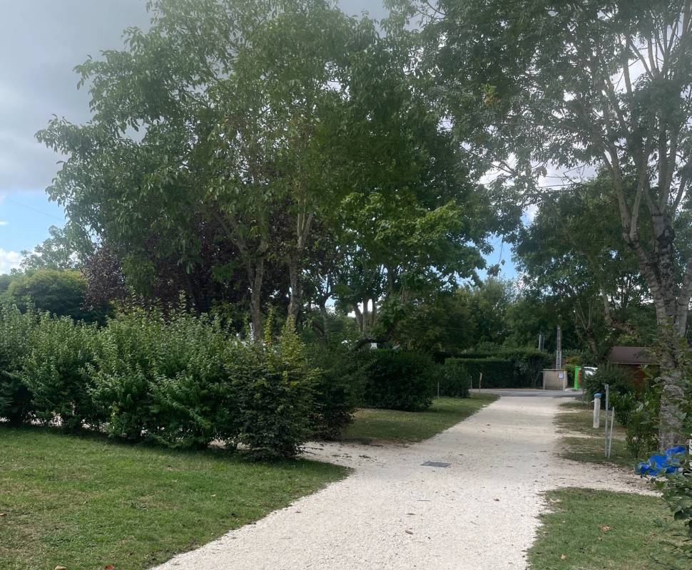 Camping de mon Village Beaulieu-sur-Loire — Stellplatz in Beaulieu-sur-Loire
