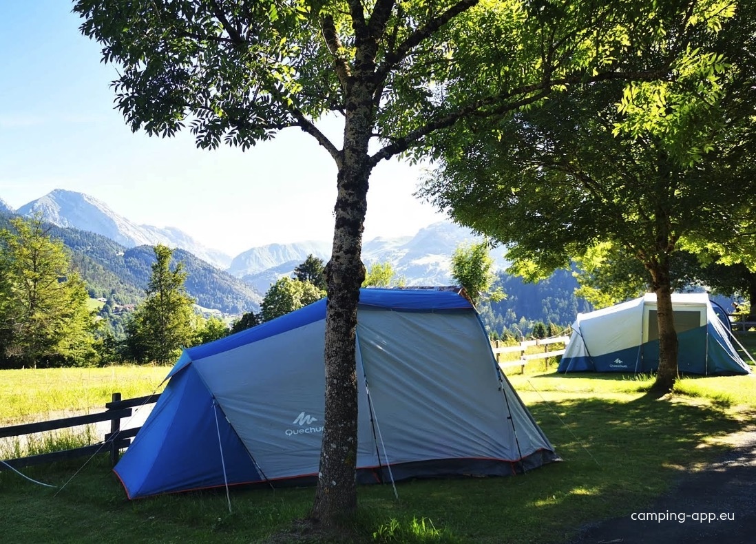 Camping Le Crêt — Camping in Saint-Jean-de-Sixt
