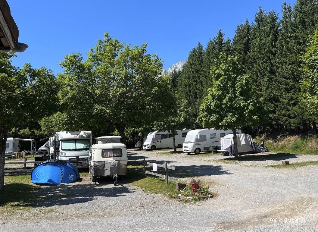 Camping Le Crêt — Camping Site in Saint-Jean-de-Sixt