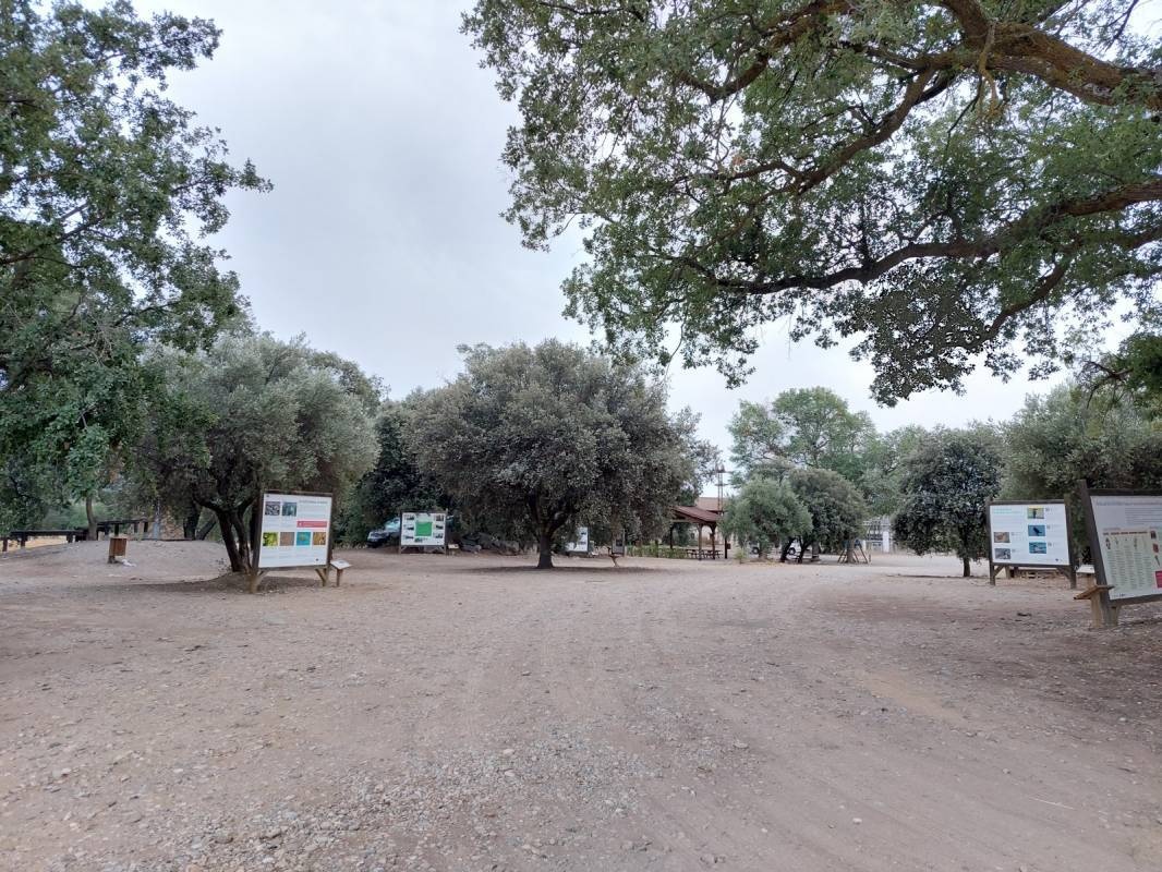 Area de autocaravanas municipal — Місце для кемперів in Huesca