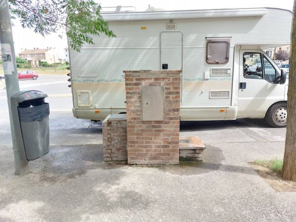 Motor home parking area of Barbastro — Photo 2