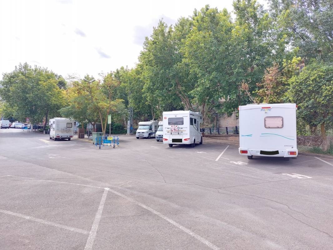 Motor home parking area of Barbastro — Stellplatz in Barbastro