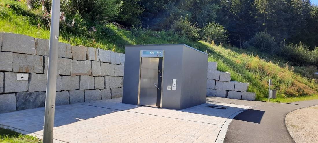 Stellplatz am Thuswald — Area Autocaravanas in Röslau