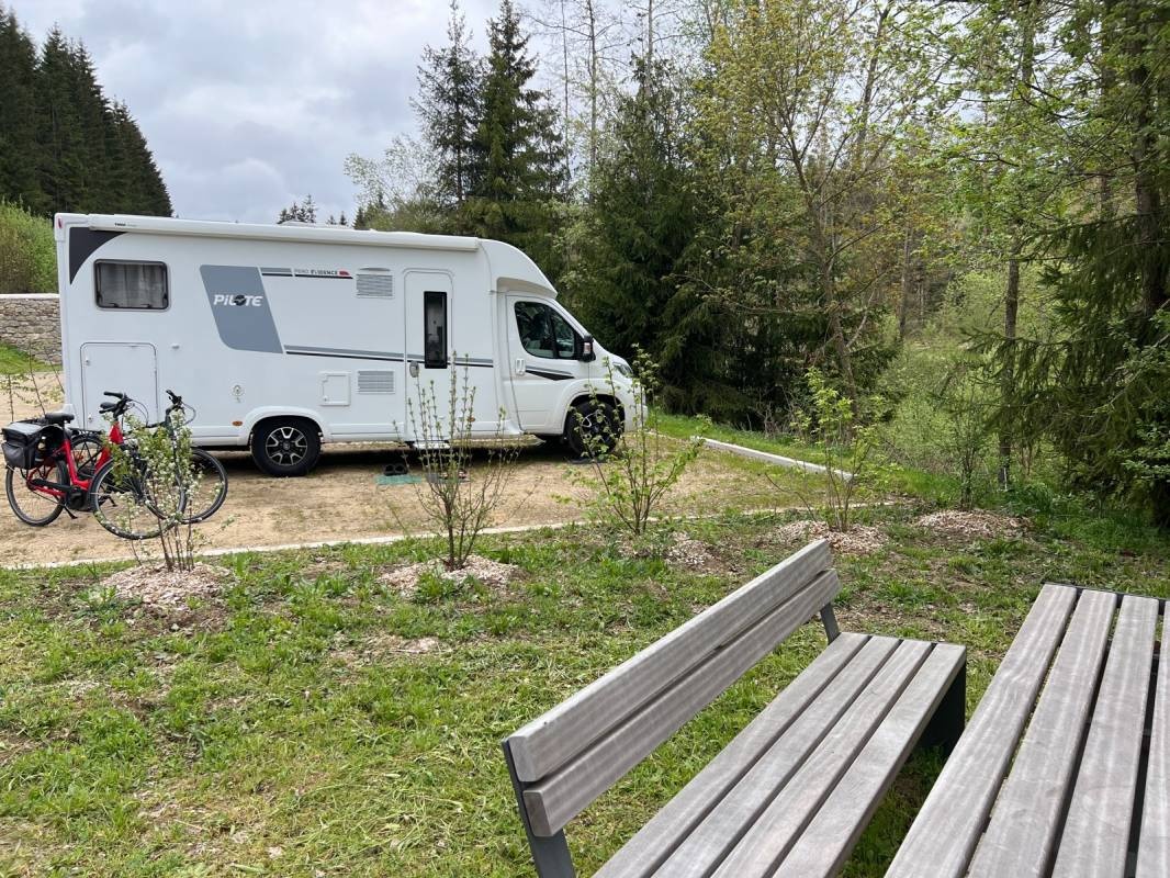 Stellplatz am Thuswald — Aire camping car in Röslau