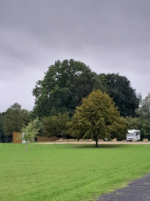 Stellplatz Jaulgonne,Rue du Port — Campervan Site in Jaulgonne